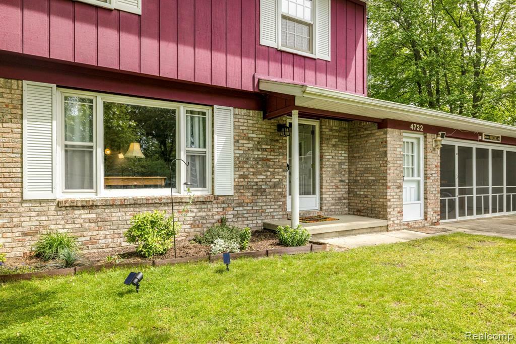 Property Photo: 4732 Lorwood Drive MI 48074 1528