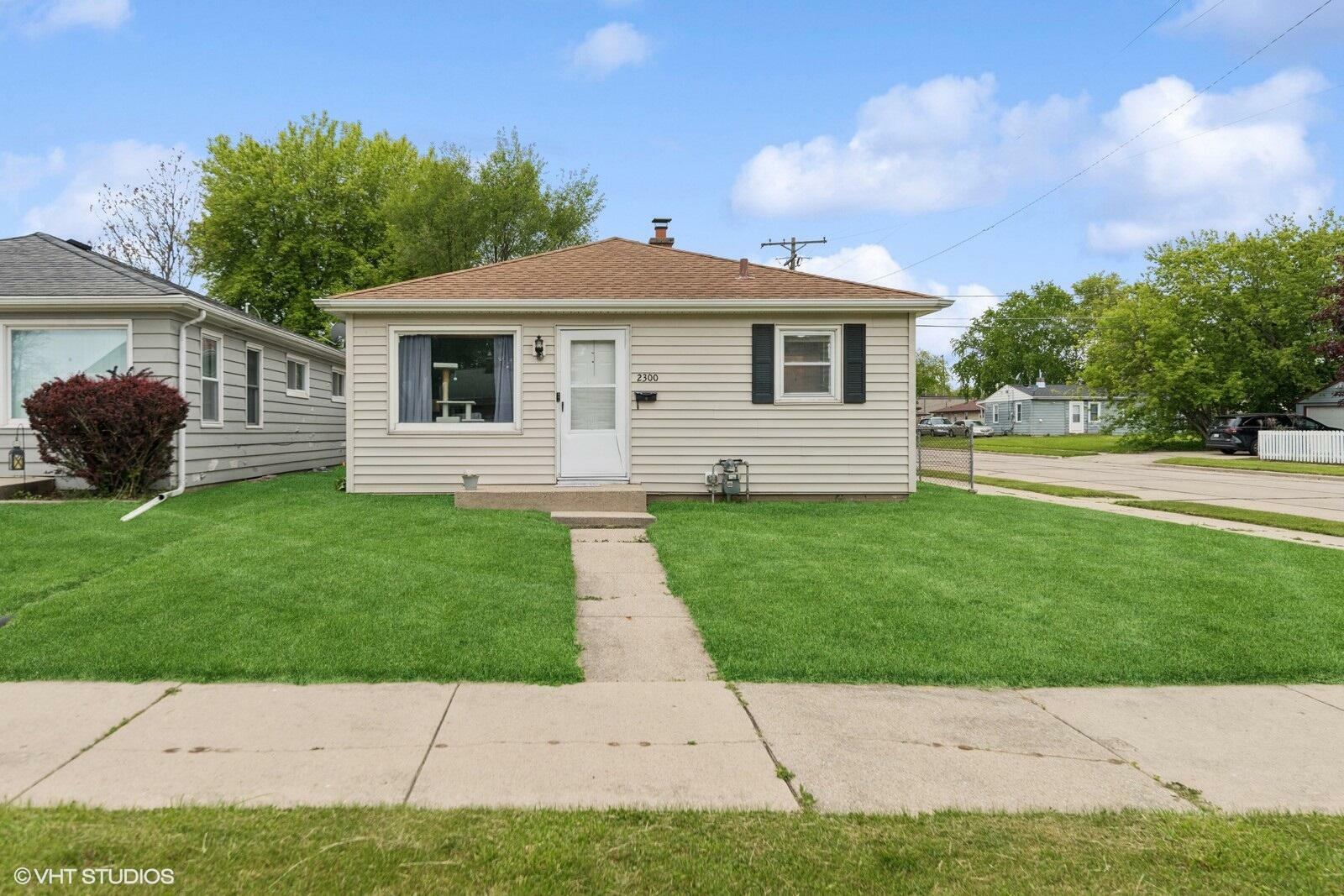 Property Photo: 2300 West Lawn Ave WI 53405
