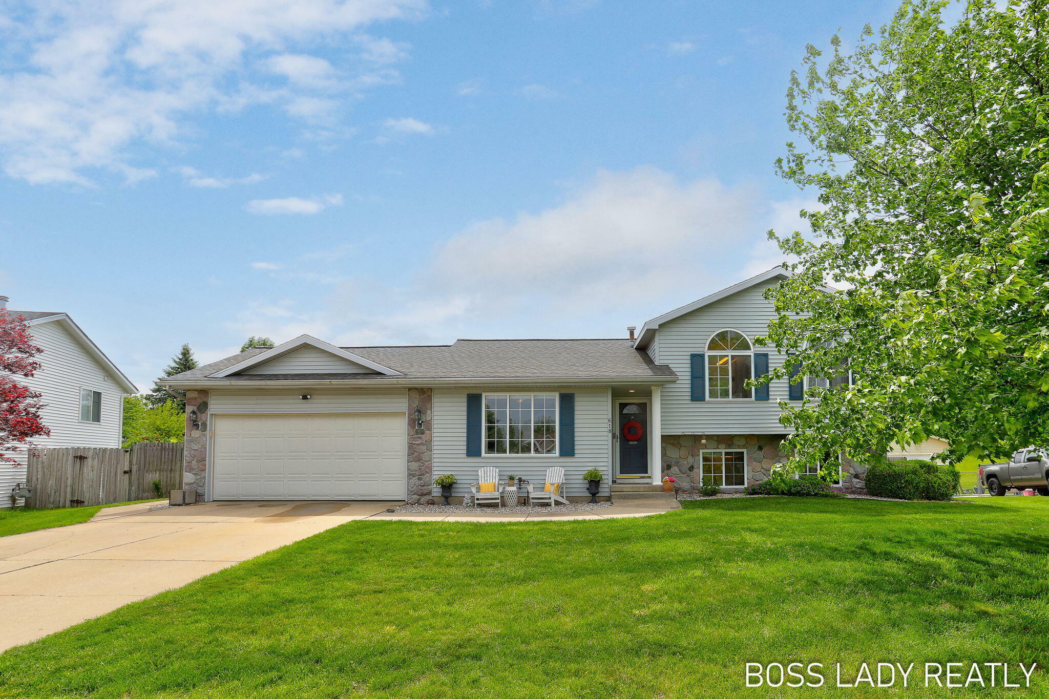 618 Sunmeadow Drive SE  Grand Rapids MI 49508 photo