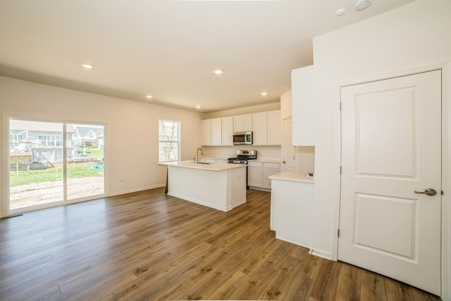 Property Photo: 1129 Greenleaf Street IL 60178