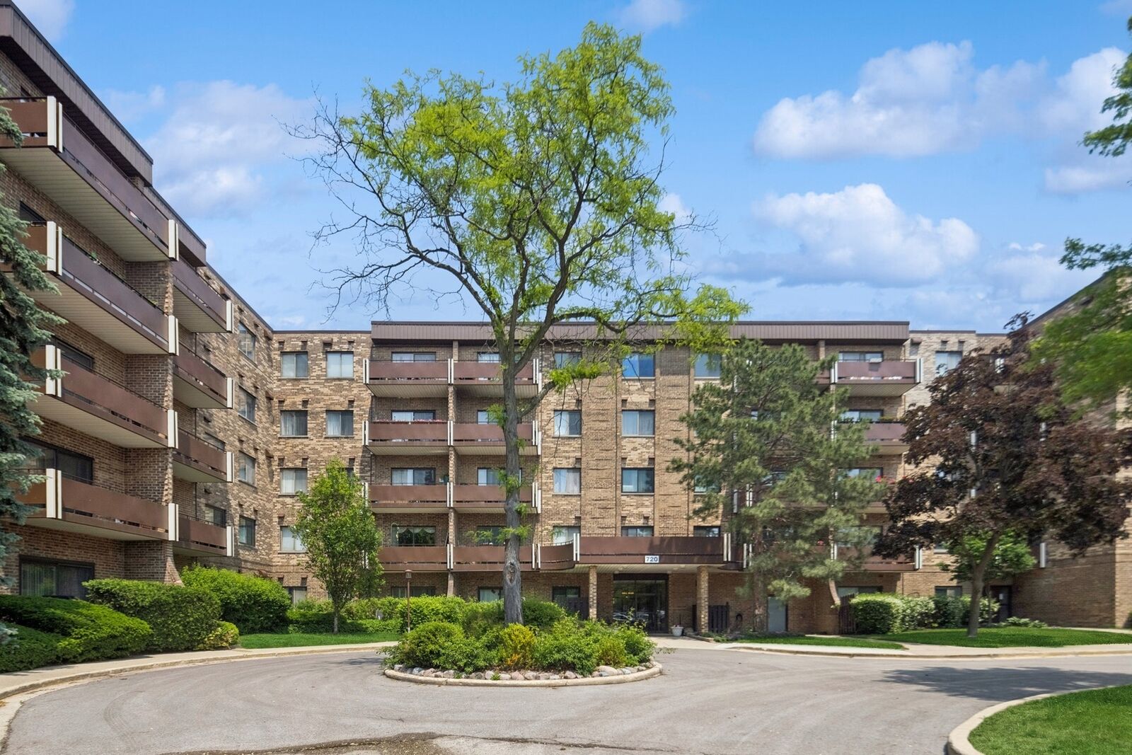 Property Photo:  720 Wellington Avenue 206  IL 60007 