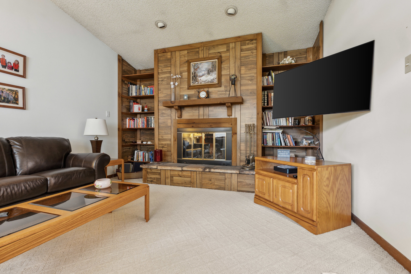 Property Photo: 1720 Brookhill Lane IL 60178
