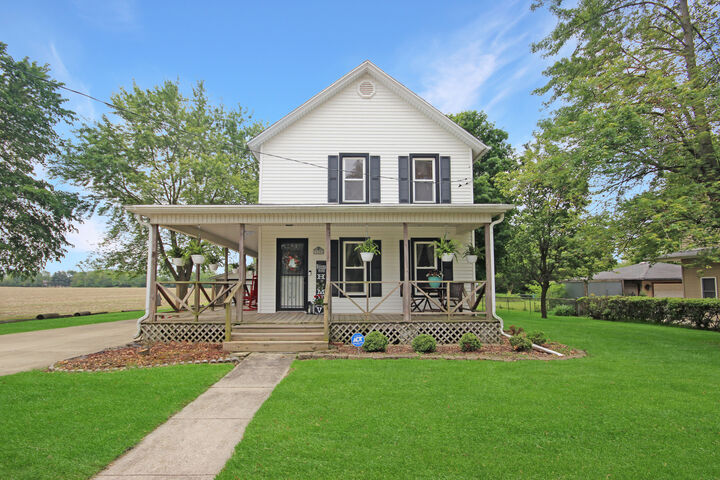 Property Photo: 220 E Taylor Street IL 60940