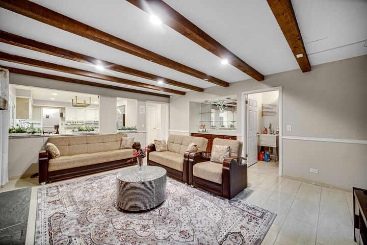 Property Photo:  320 Brampton Lane  IL 60004 