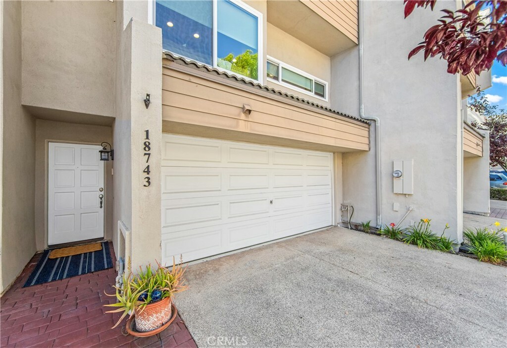 Property Photo:  18743 Club Lane  CA 92648 
