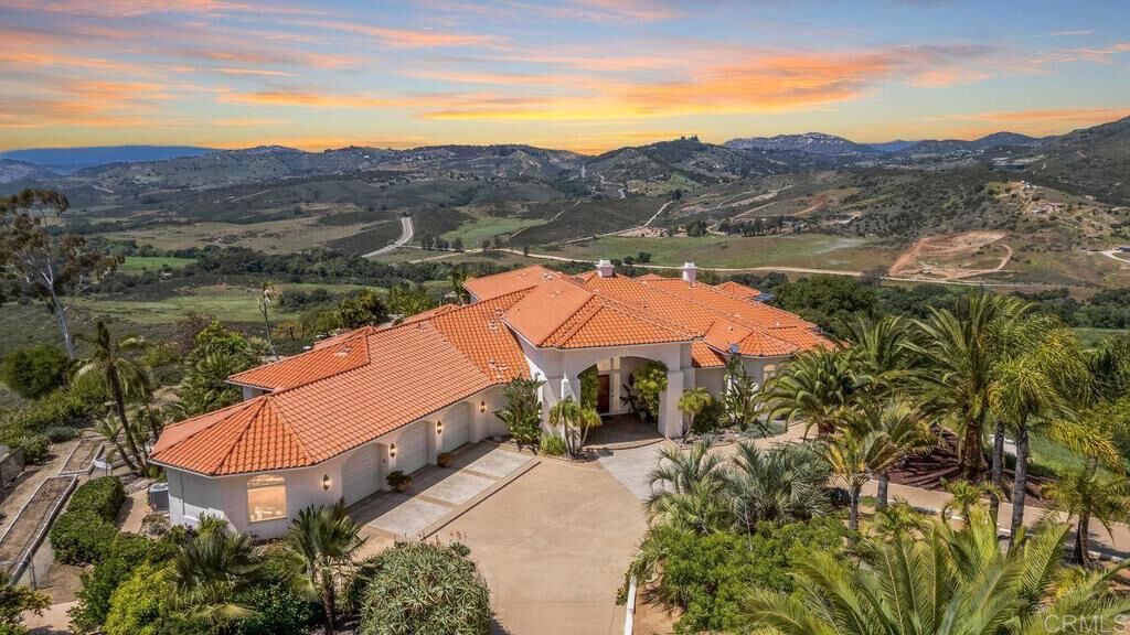 Property Photo: 31581 Larga Vista CA 92082