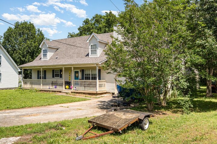 Property Photo:  124 Gale Ln  TN 37086 