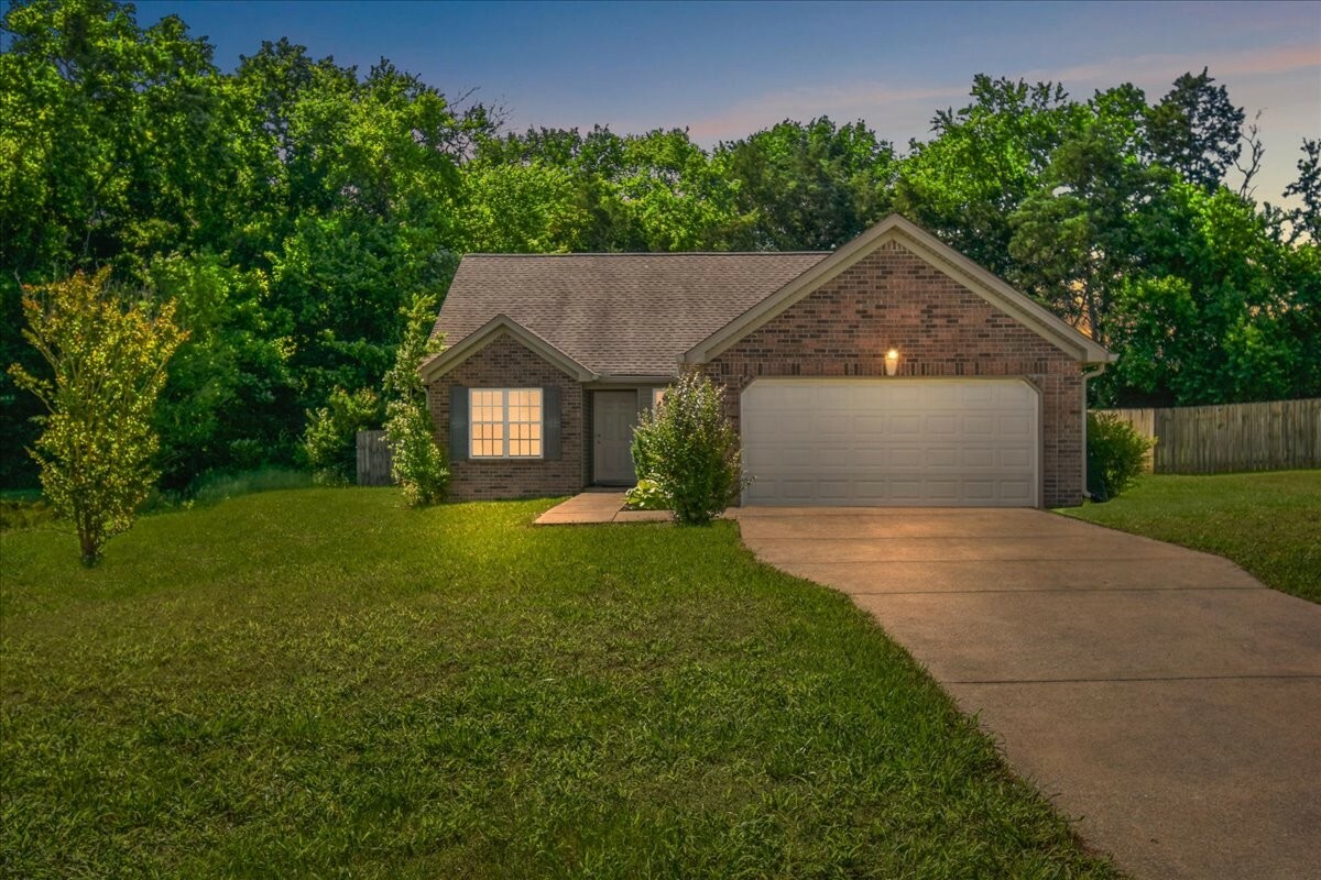 Property Photo: 151 Sara Cir TN 37090