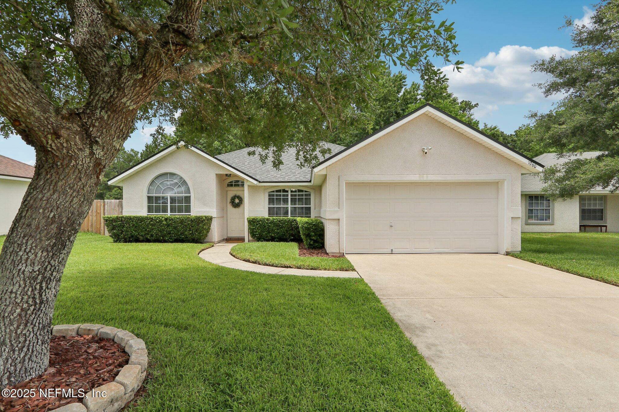 Property Photo: 1260 Winding Brook Court FL 32068