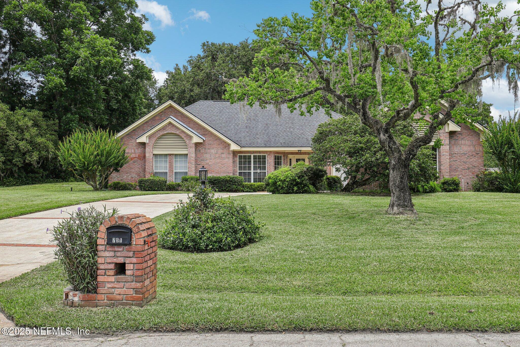 Property Photo: 759 Matterhorn Court FL 32259