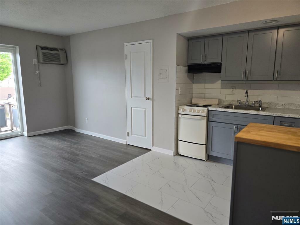 Property Photo:  125 Lawrence Street 11B  NJ 07601 