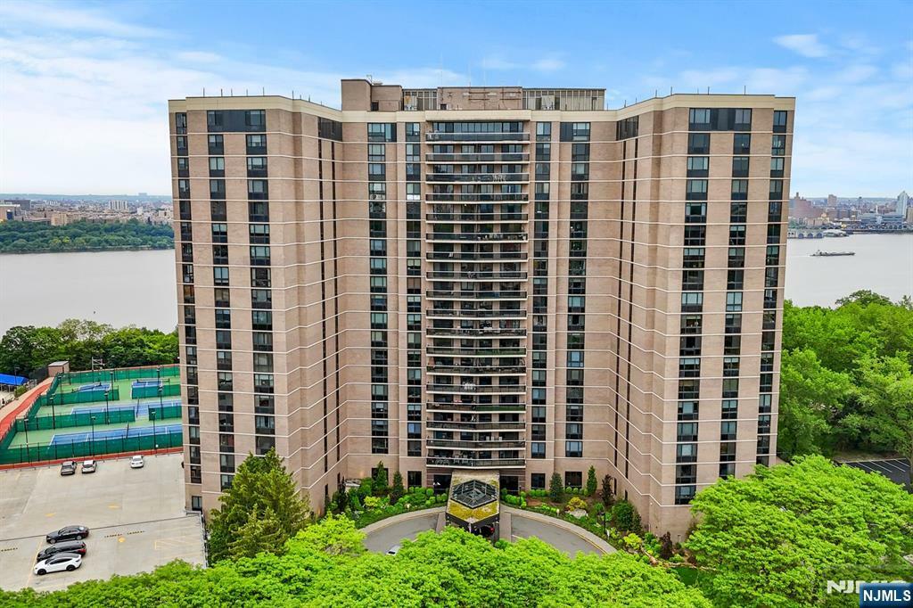 Property Photo:  1512 Palisade Avenue 18J  NJ 07024 