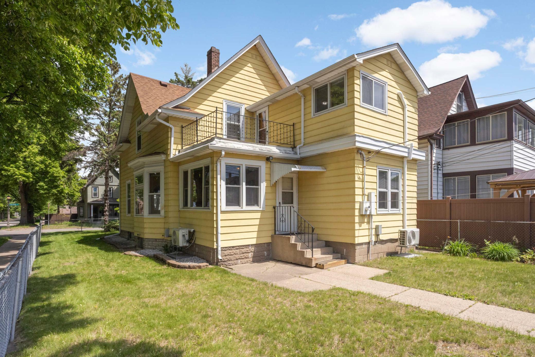 Property Photo: 742 Hawthorne Avenue E MN 55106