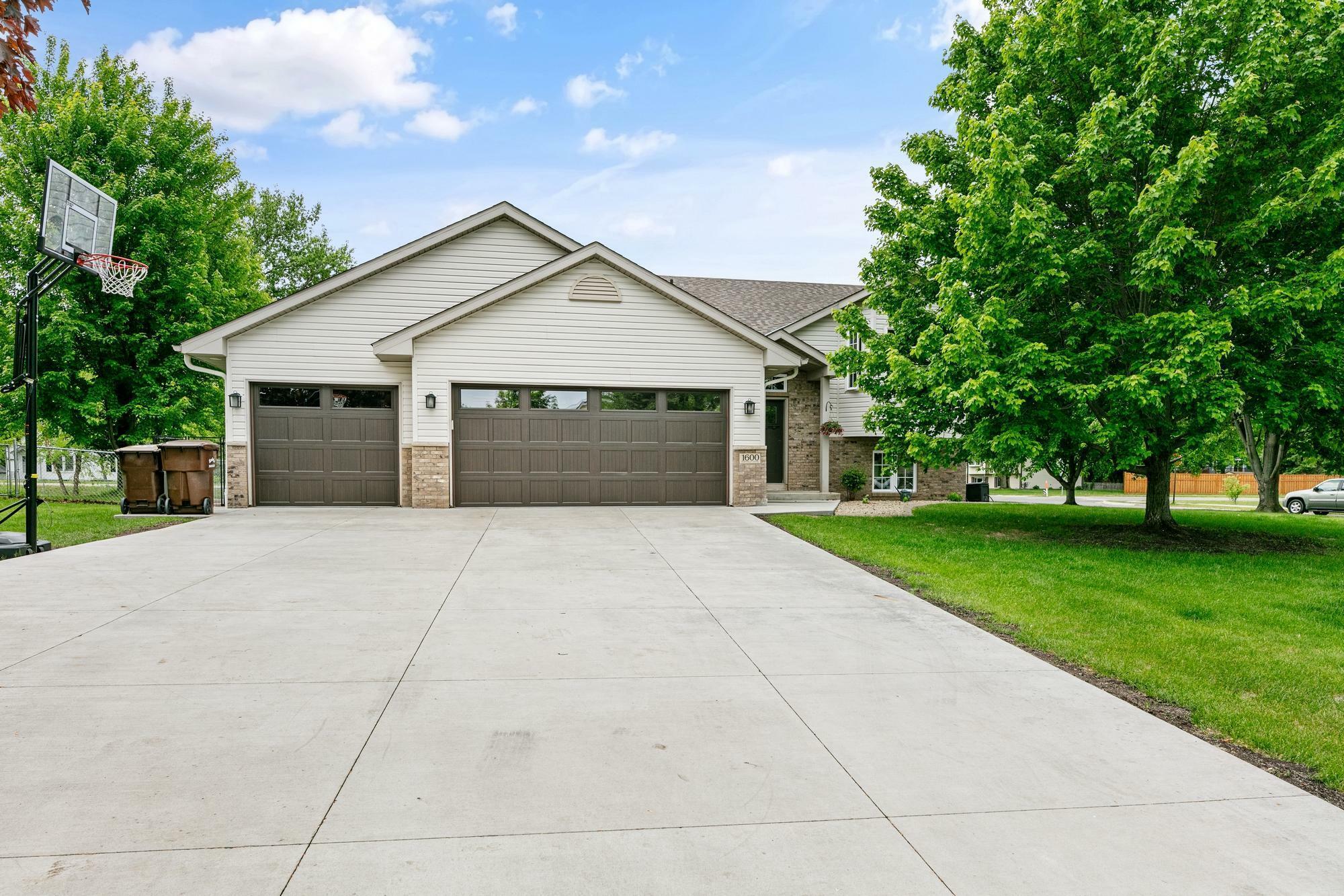 Property Photo: 1600 Buffalo Cove MN 55313