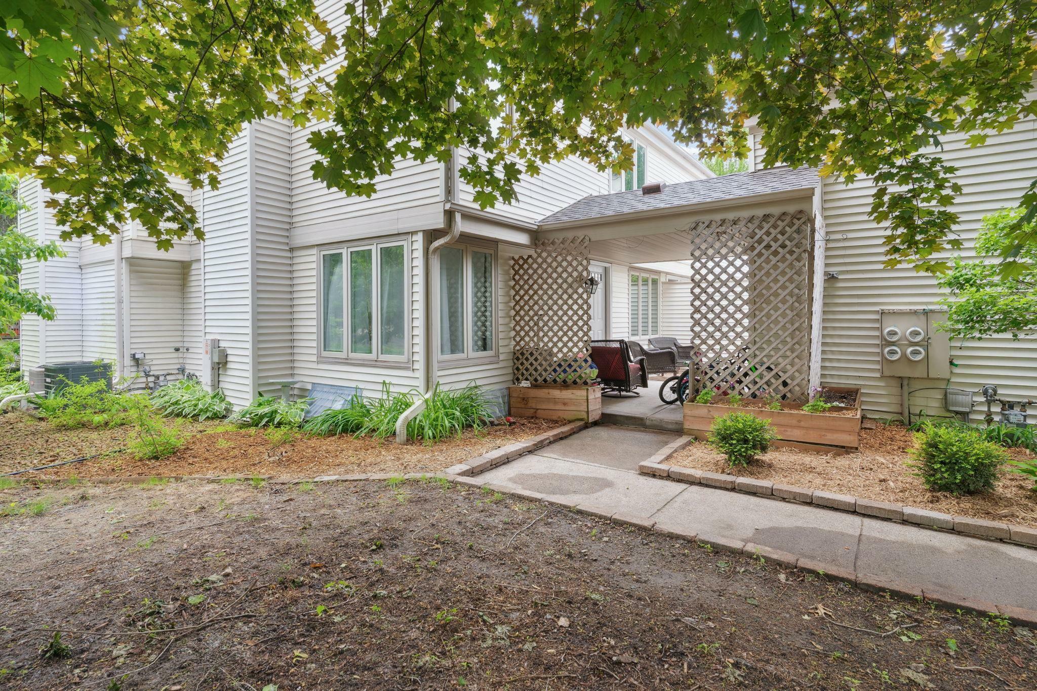 Property Photo: 124 Avignon Court MN 55125