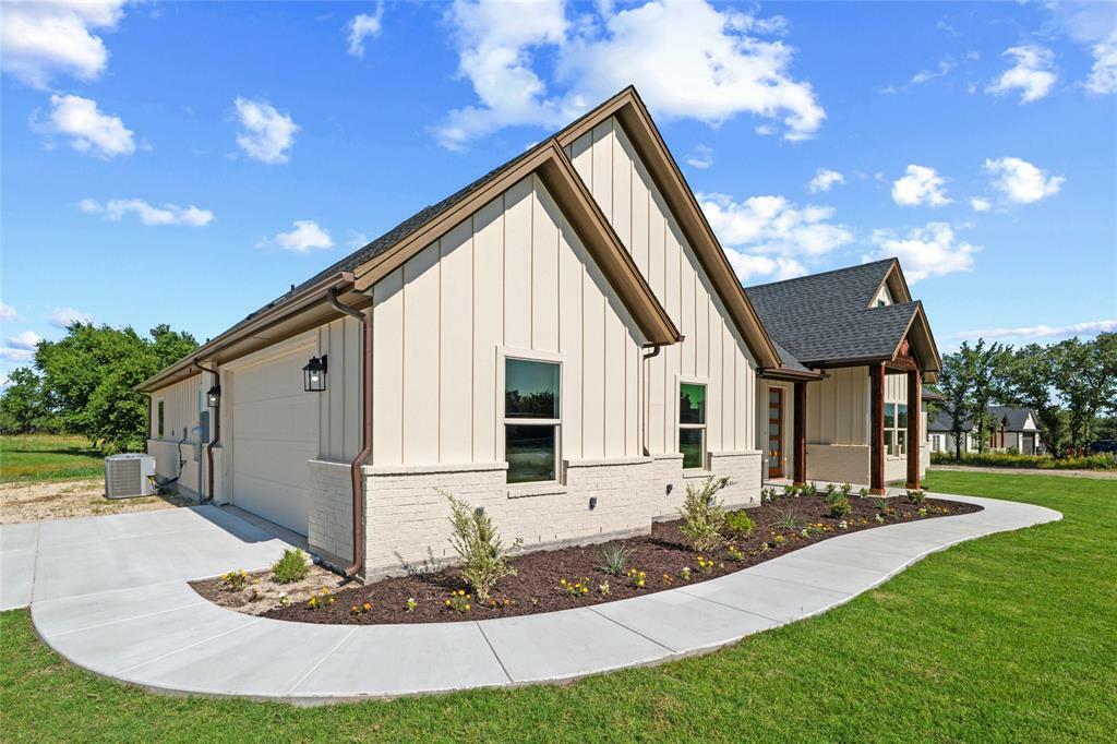 Property Photo: 107 Stage Coach Trail TX 76087