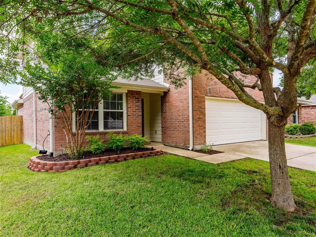 Property Photo: 1621 Willow Way TX 75409