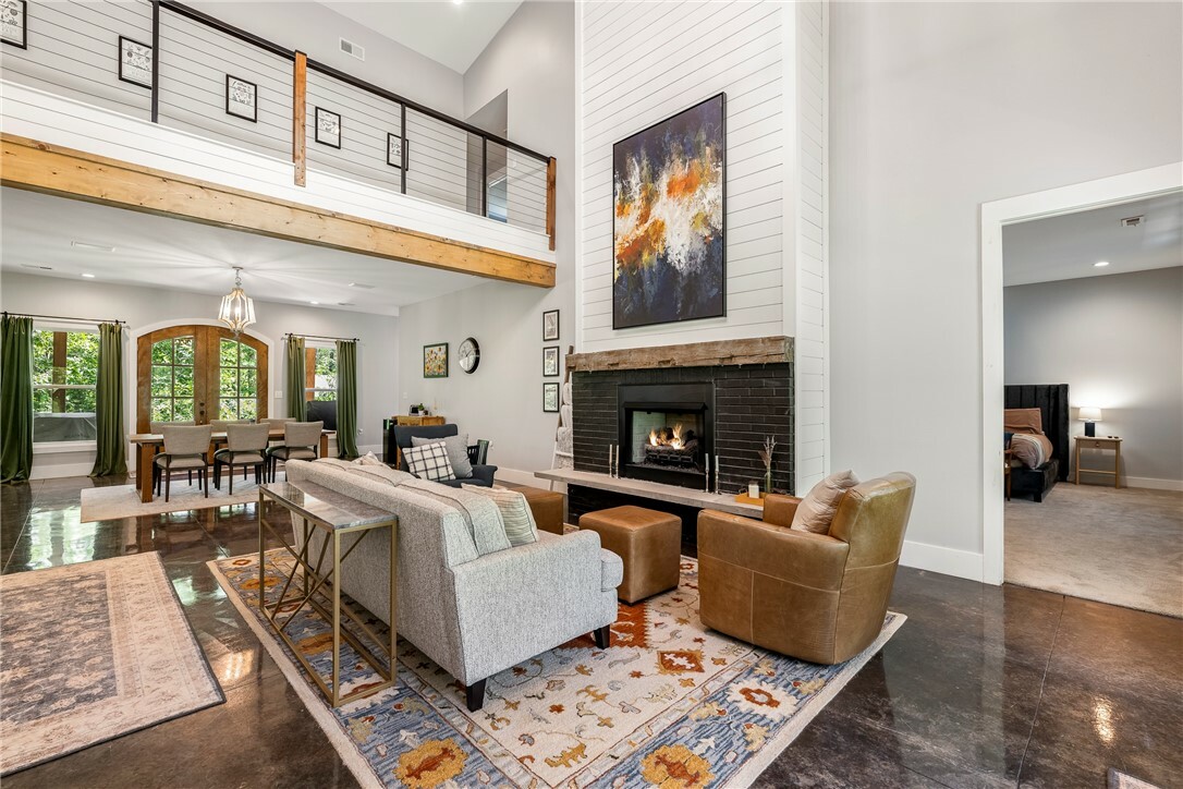 Property Photo: 112 E Woodside Lane AR 72756