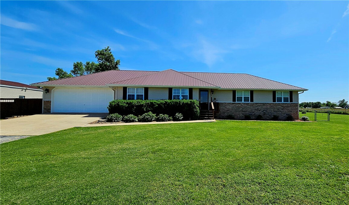 Property Photo: 4158 N Rocky Ridge Trail AR 72756