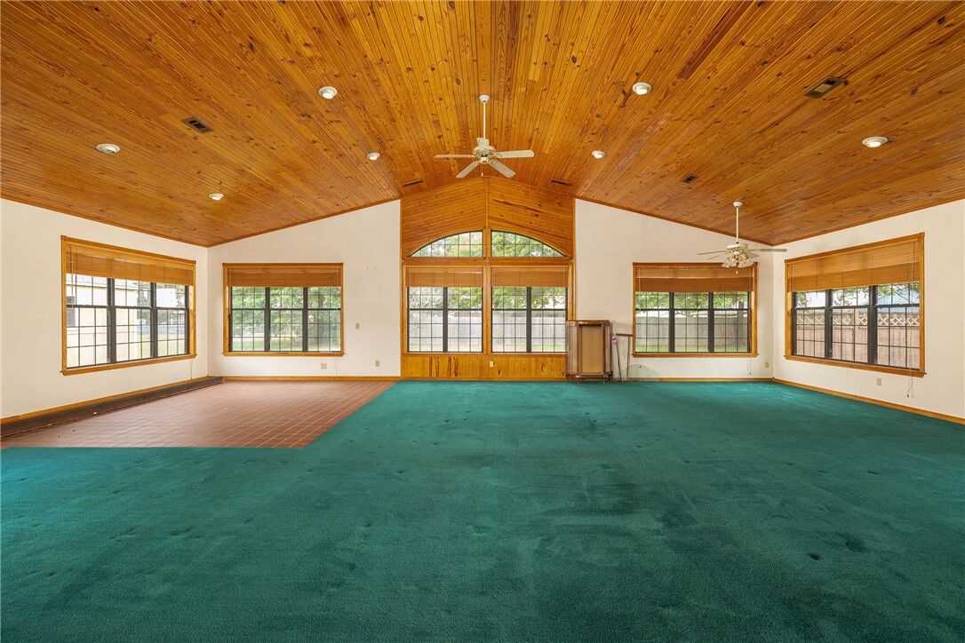 Property Photo: 1719 Ridgeview Drive AR 72762