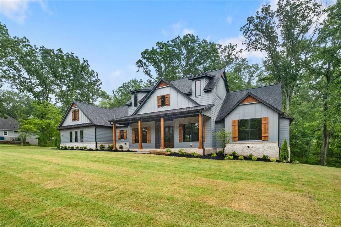 Property Photo:  521 Oneida Circle  AR 72751 