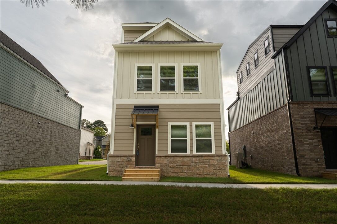 Property Photo:  1319 S Van Buren Avenue  AR 72701 