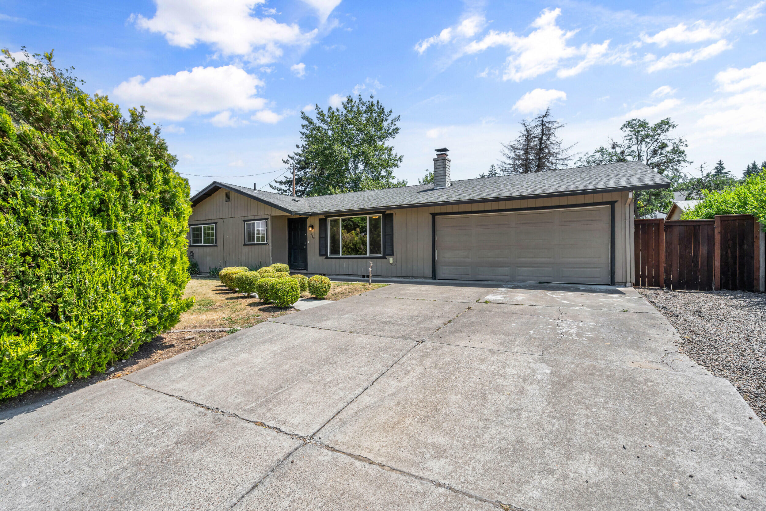 Property Photo: 780 N Berkeley Way OR 97504