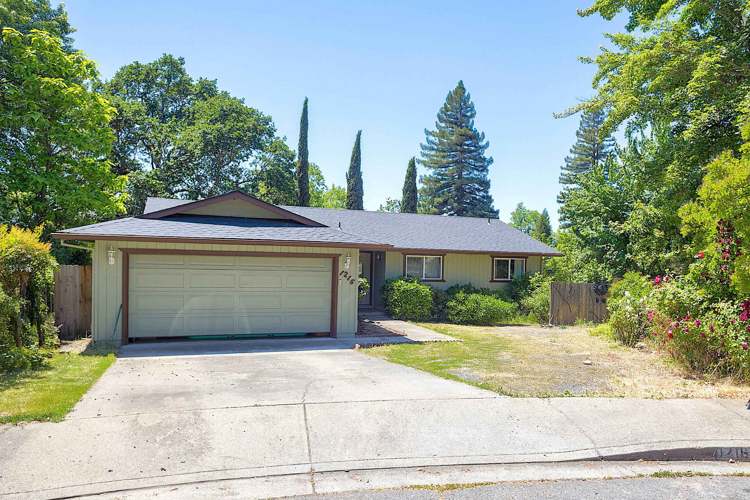 1216 NE John Drive  Grants Pass OR 97526 photo