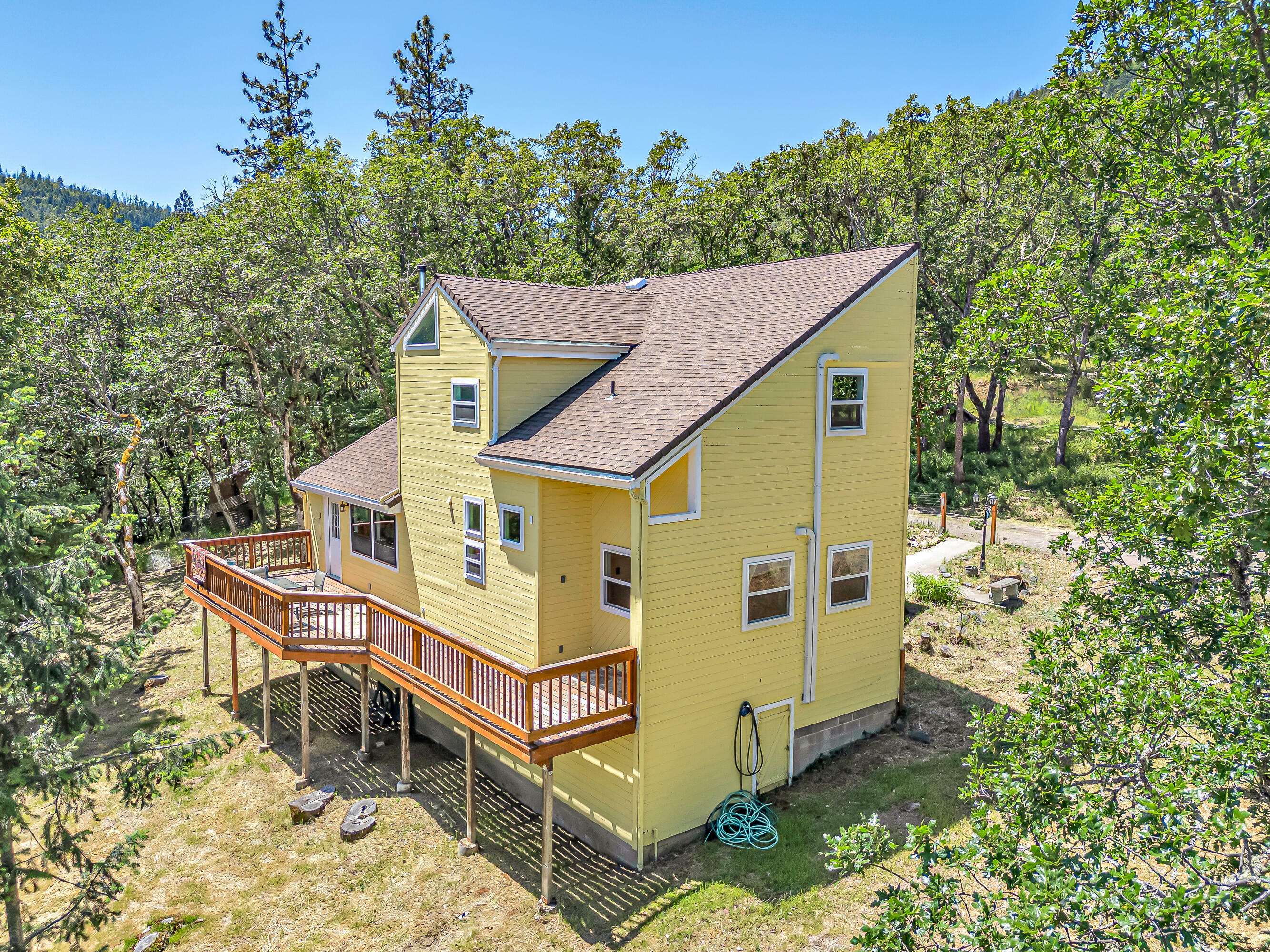Property Photo: 4780 Andrews Road OR 97501