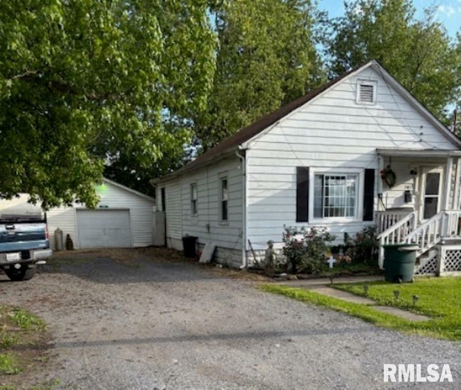 Property Photo: 1505 W Chestnut Street IL 62959