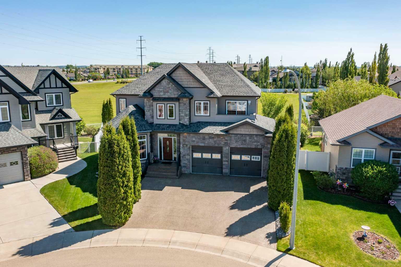 Property Photo: 112 Illingworth Close AB T4R 0B1