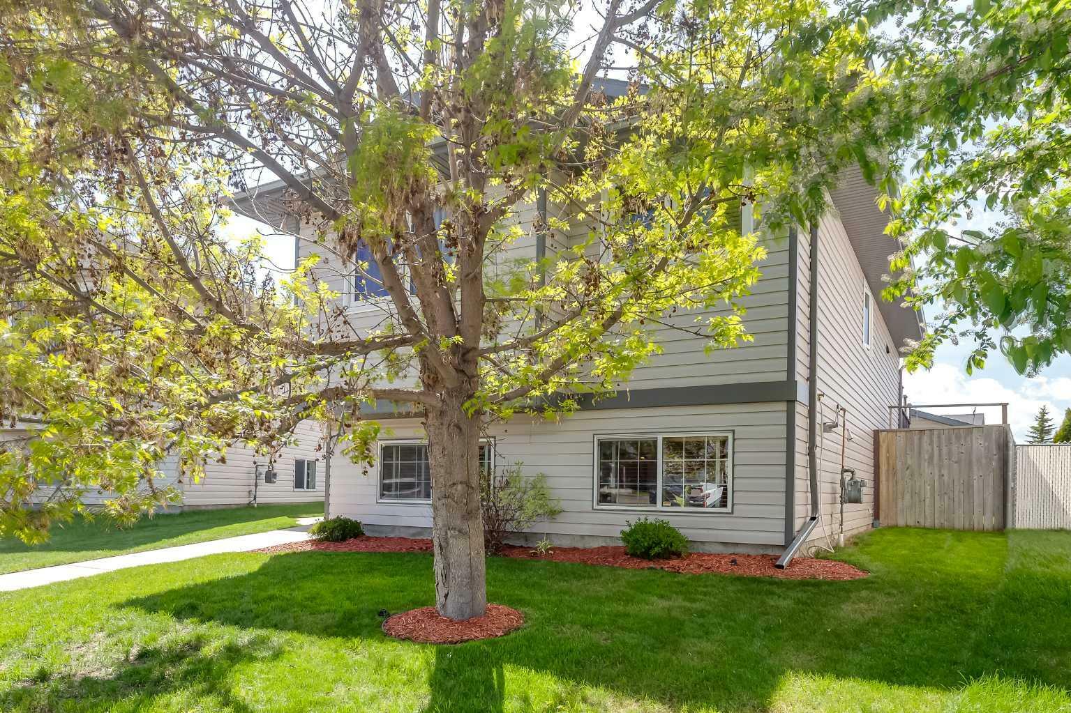 Property Photo: 112 Duckering Close AB T4R 2Z4