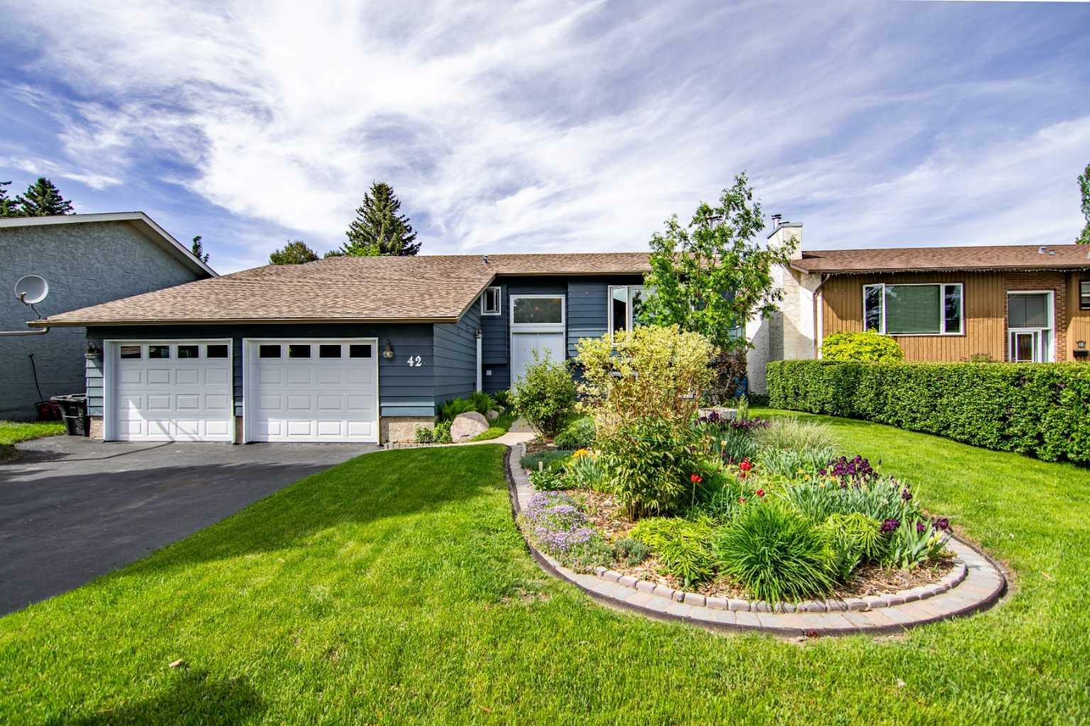 42 Westview Drive  Lacombe AB T4L 1R8 photo