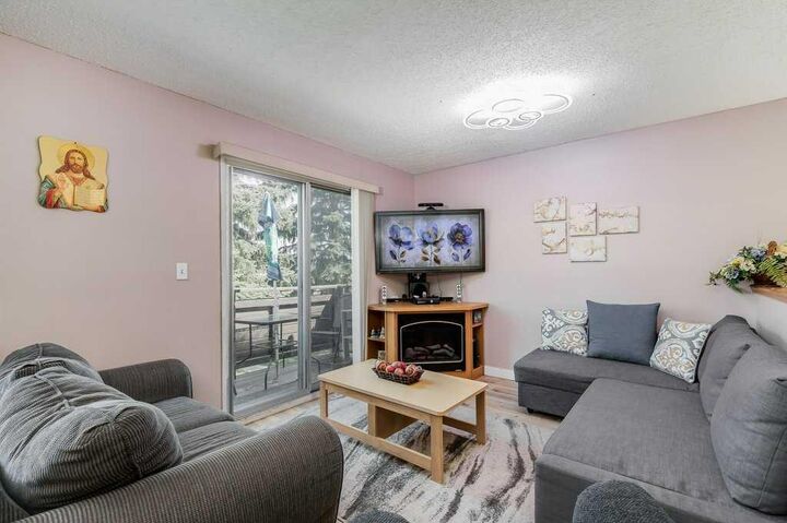 Property Photo:  109 Stanley Avenue A  AB T1S 1H8 