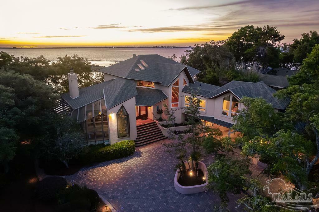 Property Photo: 92 Highpoint Dr FL 32561