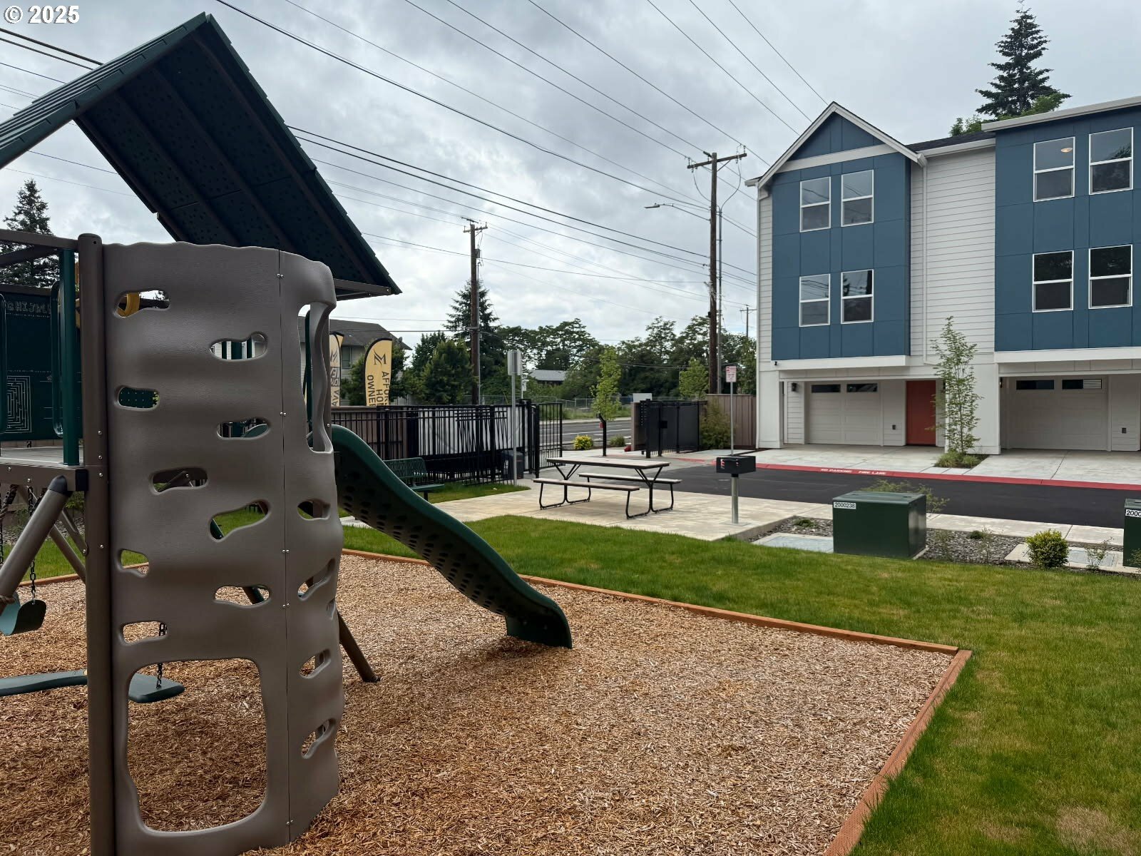 Property Photo: 15093 SE Division St OR 97236