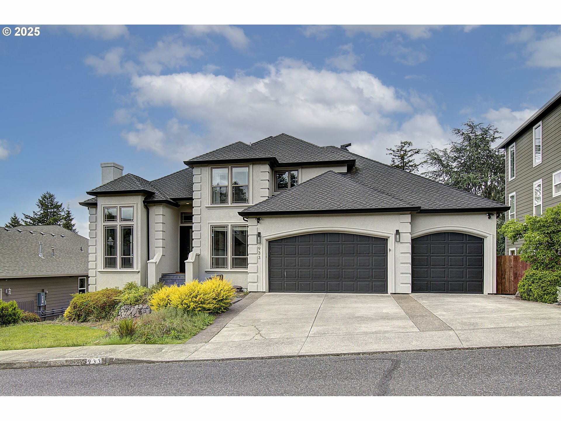 933 NW Grand Ridge Dr  Camas WA 98607 photo