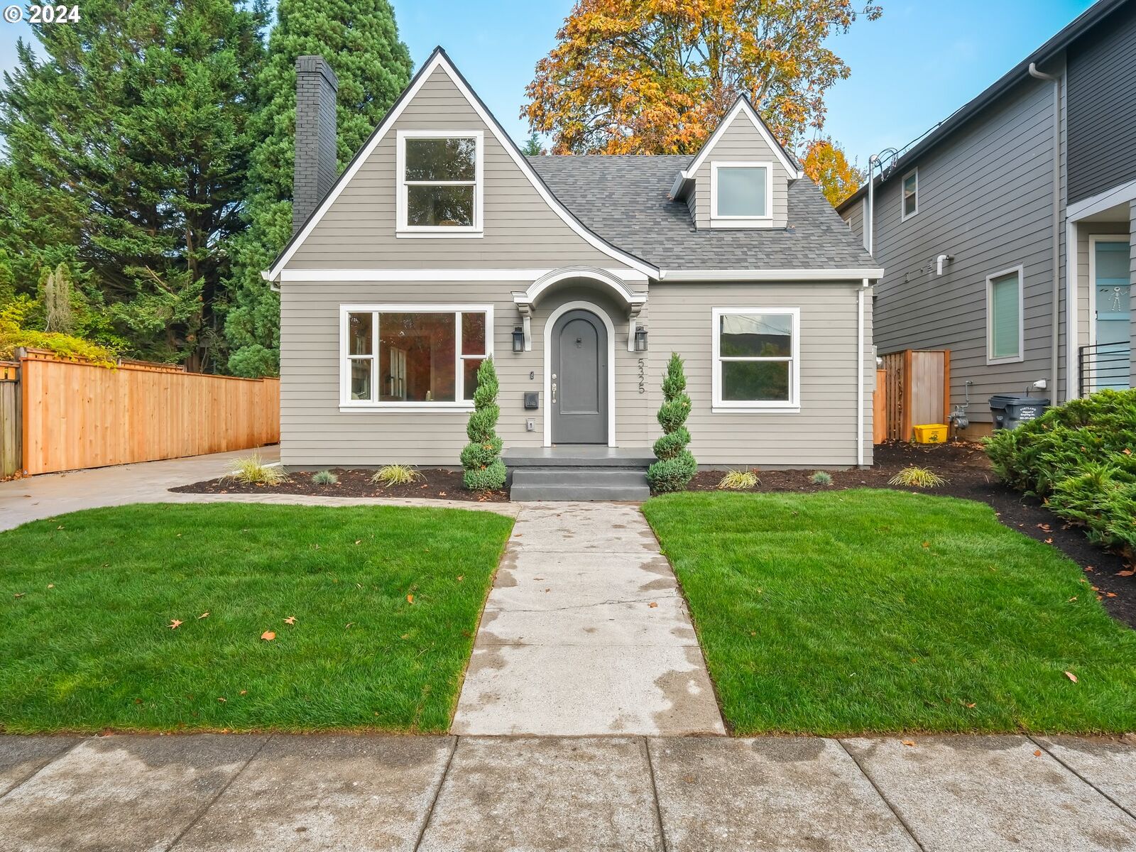 Property Photo:  5325 NE Flanders St  OR 97213 