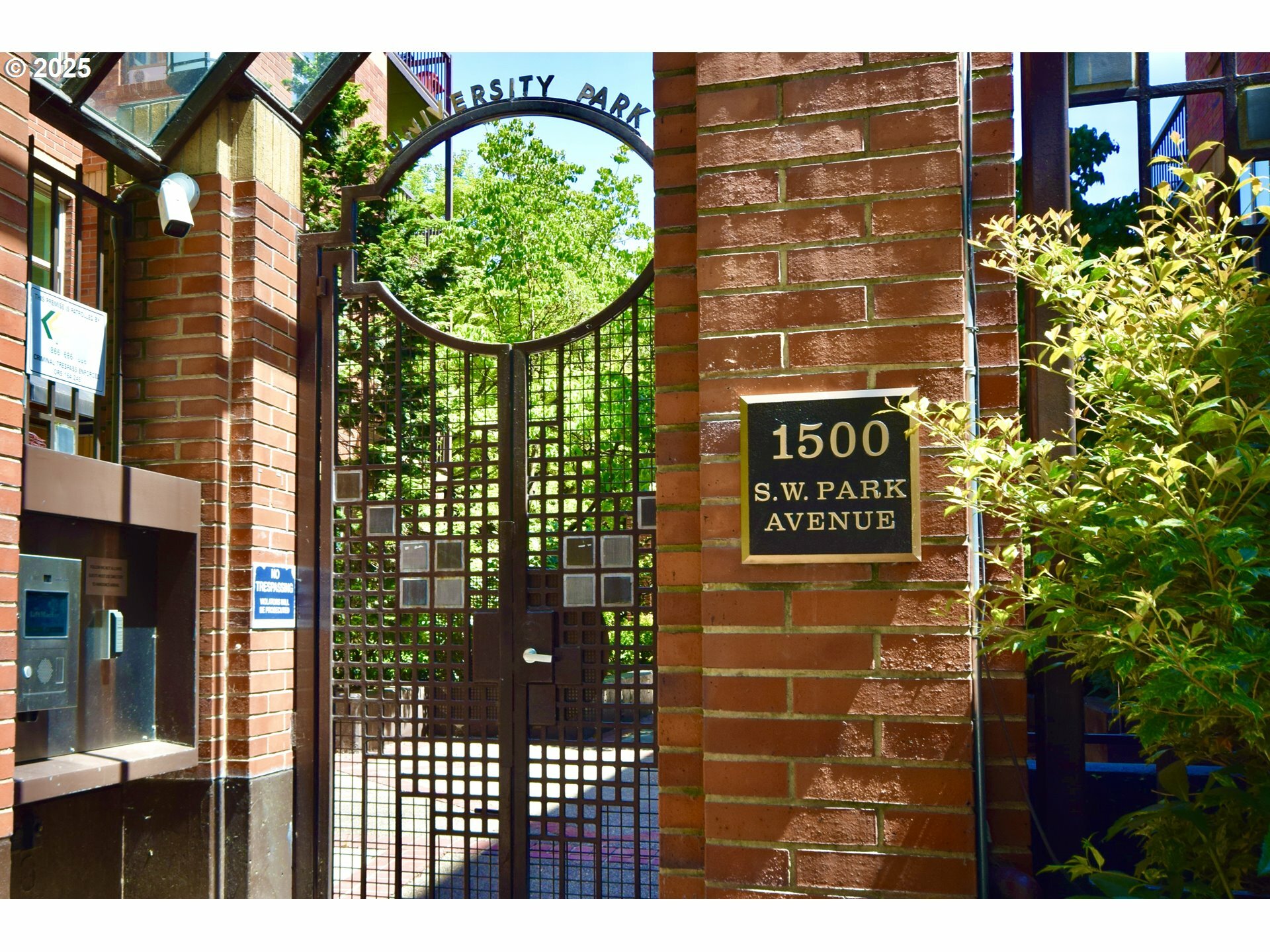 Property Photo:  1500 SW Park Ave 206  OR 97201 