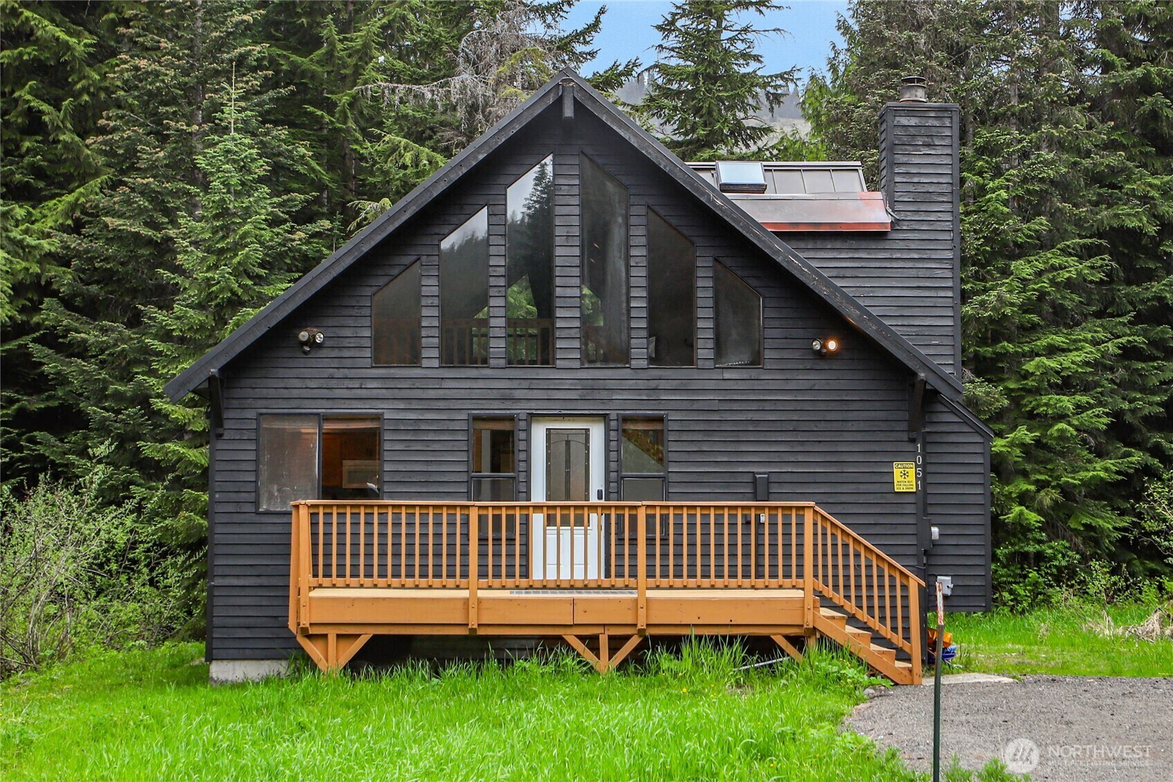 Property Photo: 1051 Yellowstone WA 98068