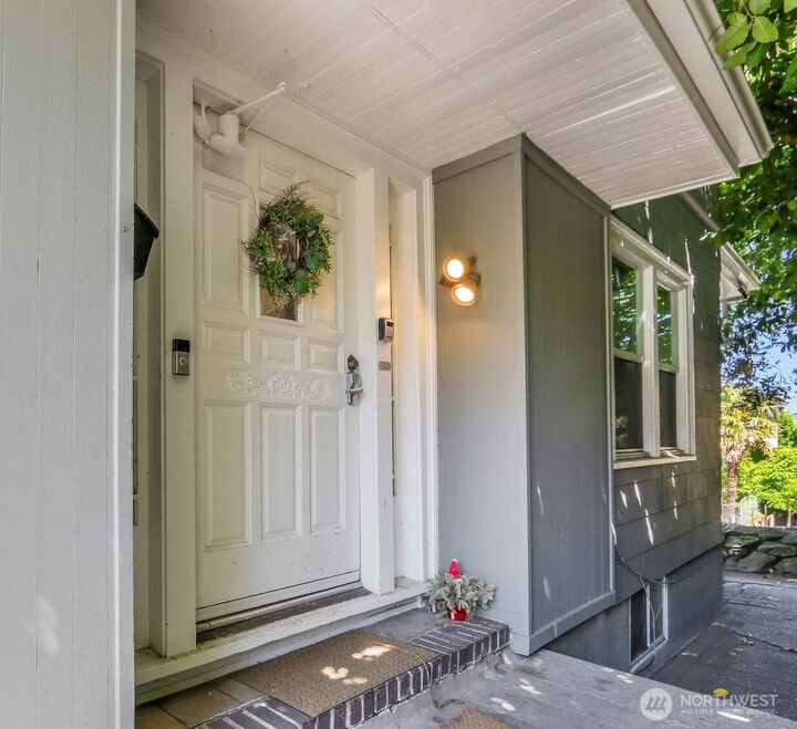 Property Photo: 4733 19th Avenue NE WA 98105