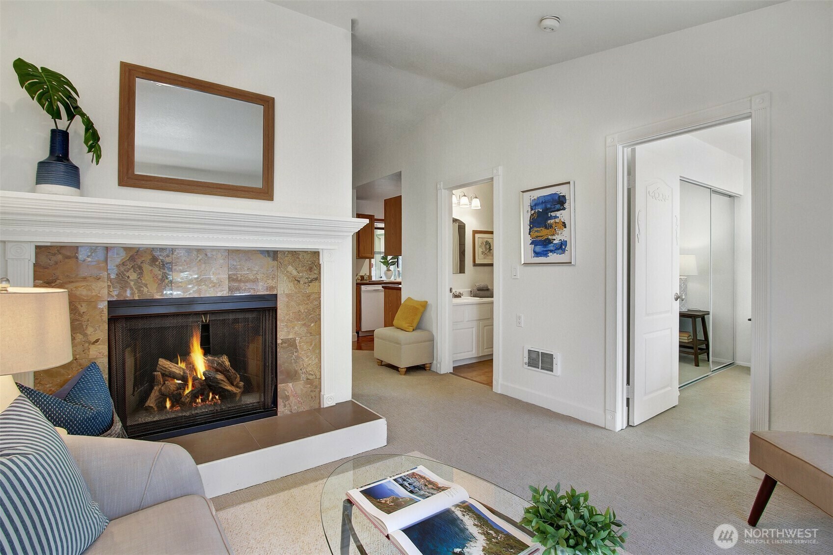 Property Photo: 9512 1st Avenue NE 402 WA 98115