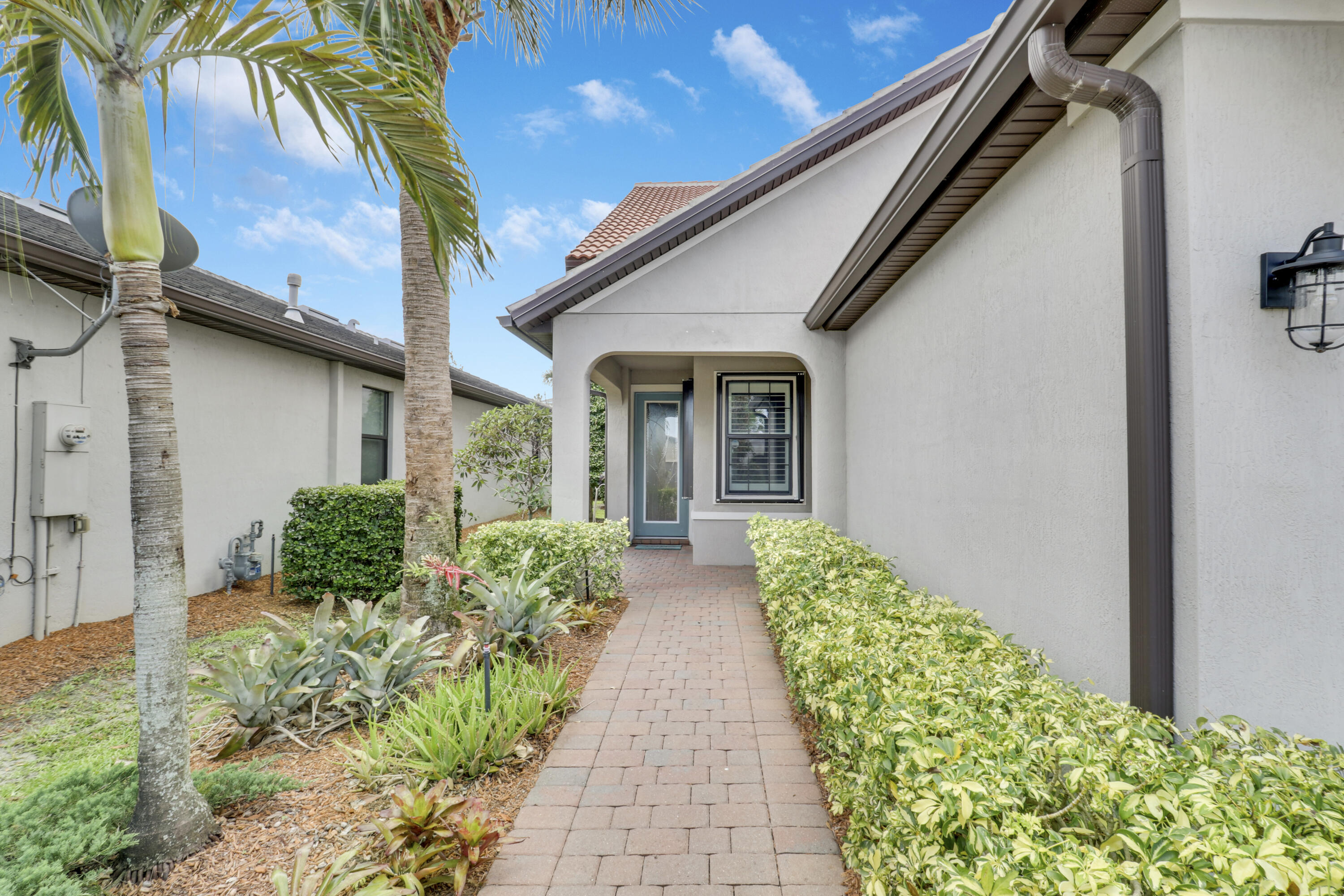 Property Photo: 568 SE Monet Drive FL 34984