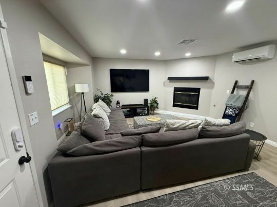 Property Photo: 633 S Sunset St CA 93555