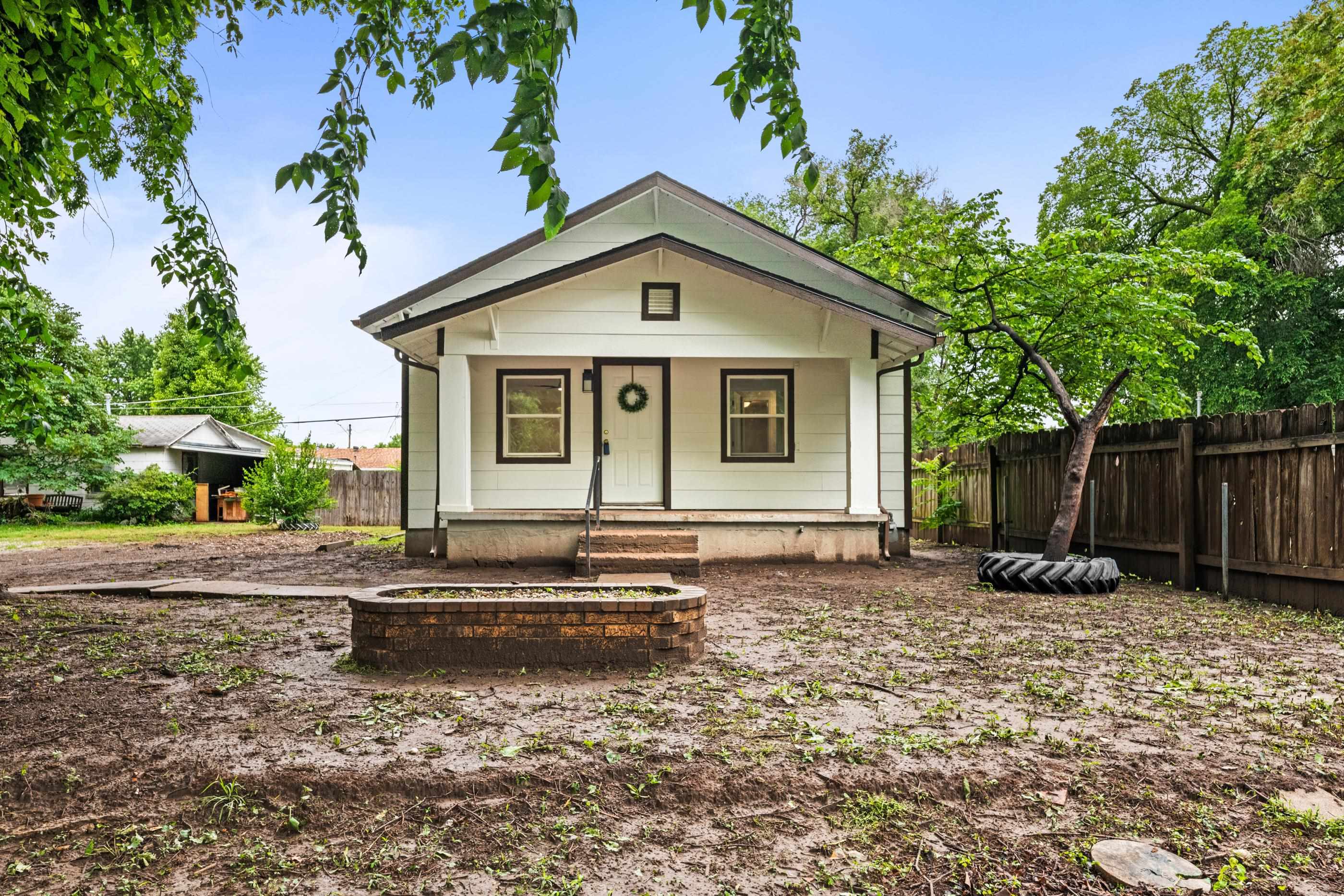 Property Photo: 3027 N Wellington Pl KS 67204