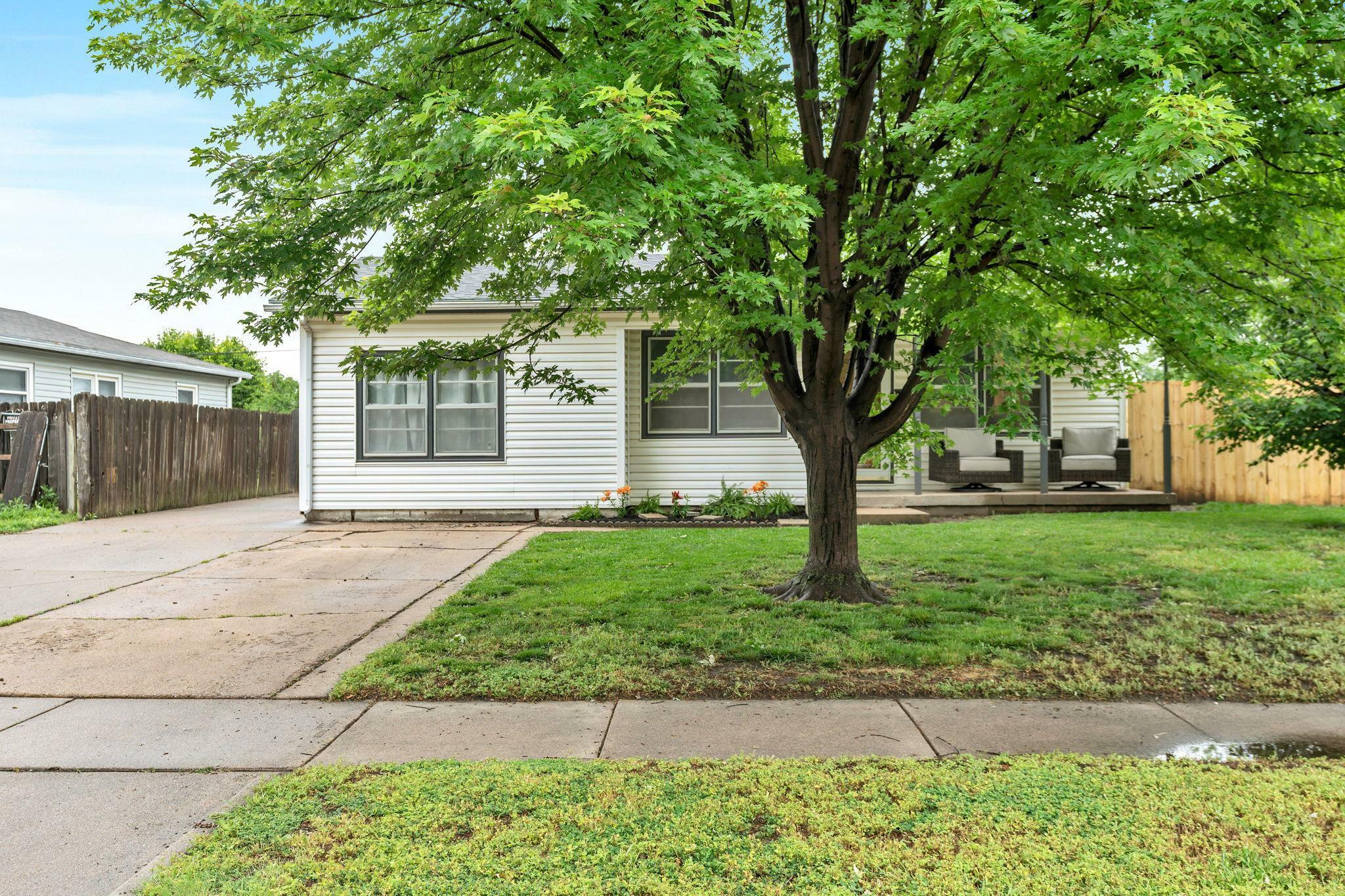 Property Photo: 2304 W Lydia St KS 67213