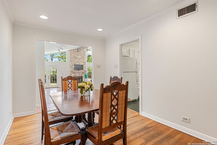 Property Photo:  419 Woodcrest Dr  TX 78209 