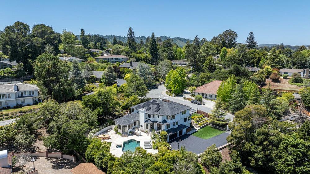 Property Photo: 1095 Macadamia Drive CA 94010