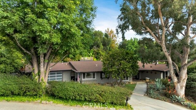 Property Photo:  1180 Calle Pecos  CA 91360 