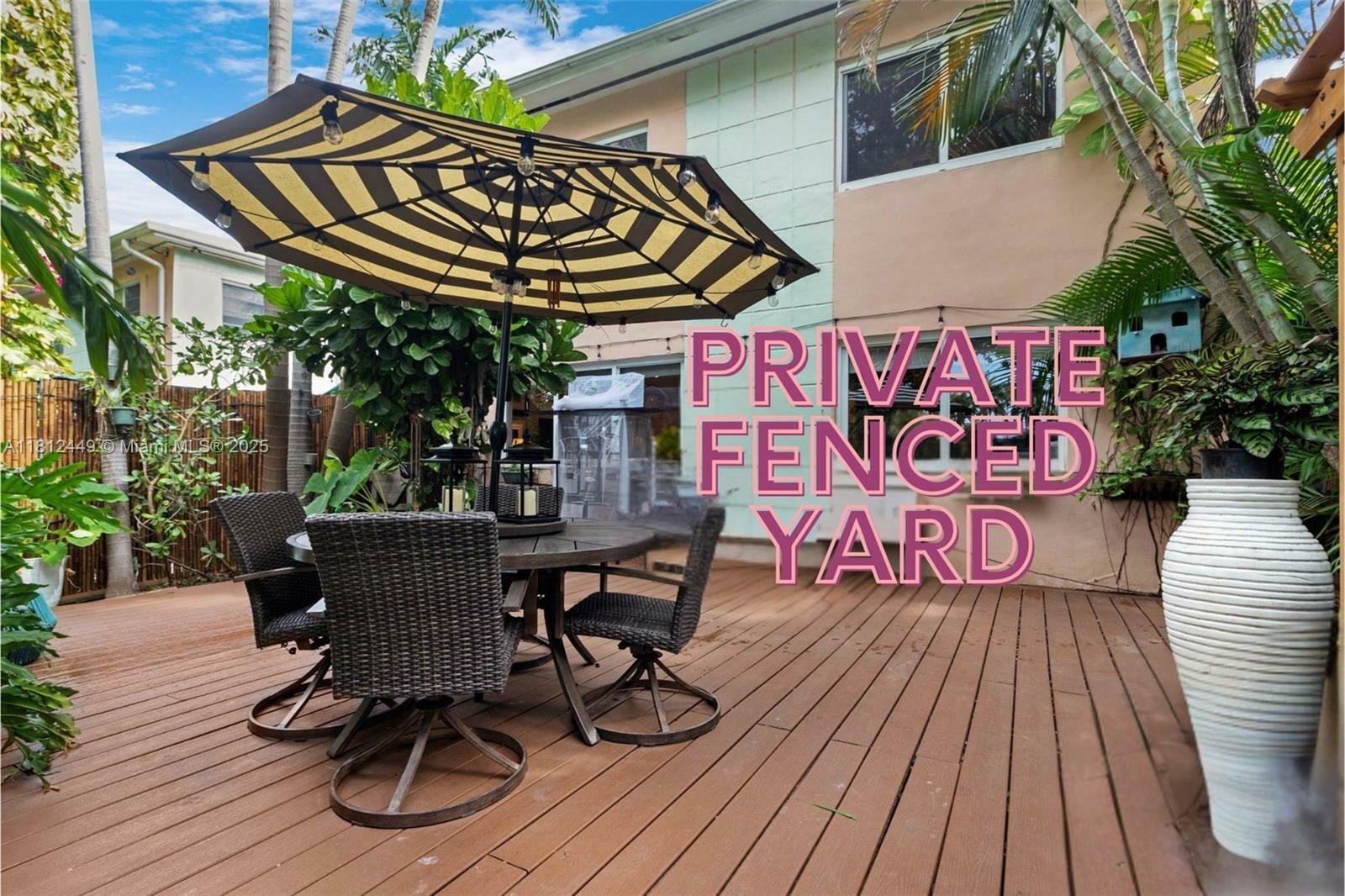 Property Photo: 1115 Meridian Ave Townhouse FL 33139